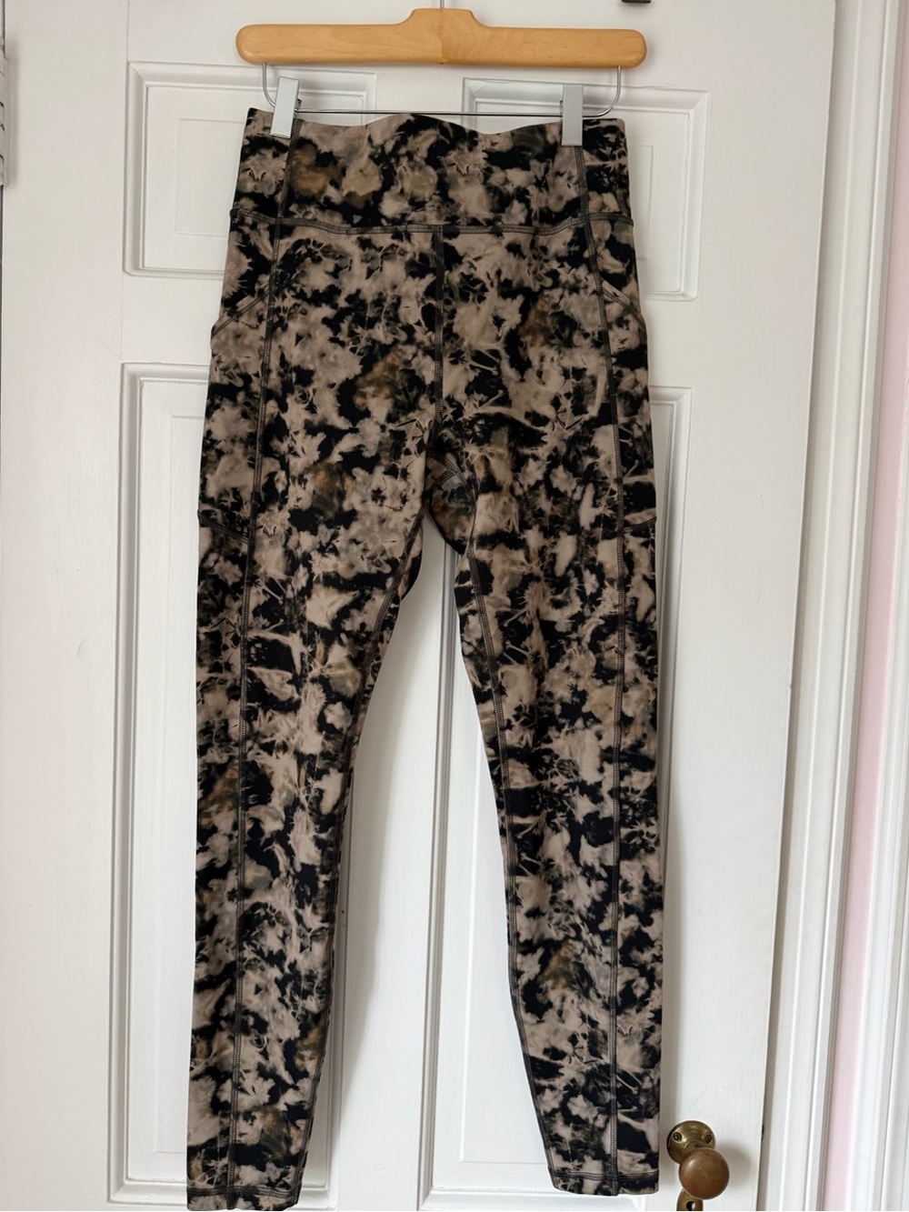 Lululemon Invigorate High-Rise Black and Tan Patterned Leggings Size 10